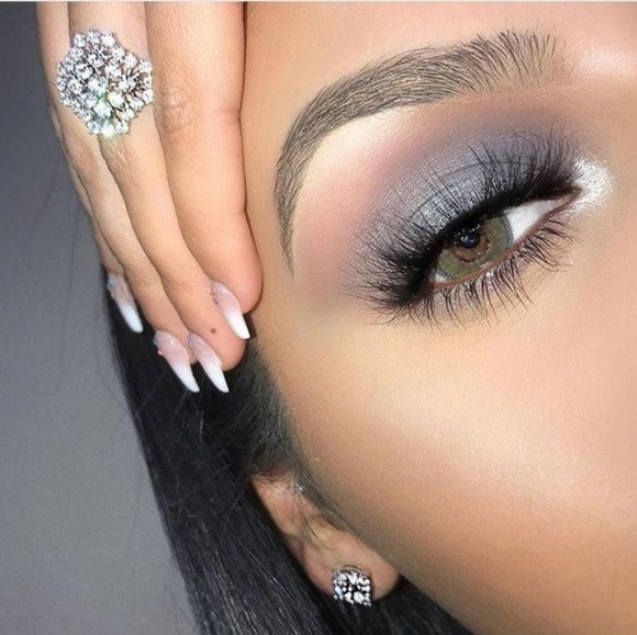 Clinique Chubby Stick Cream Eyeshadow in Curvaceous Coal (Matte Gray) - Picture 8 of 15